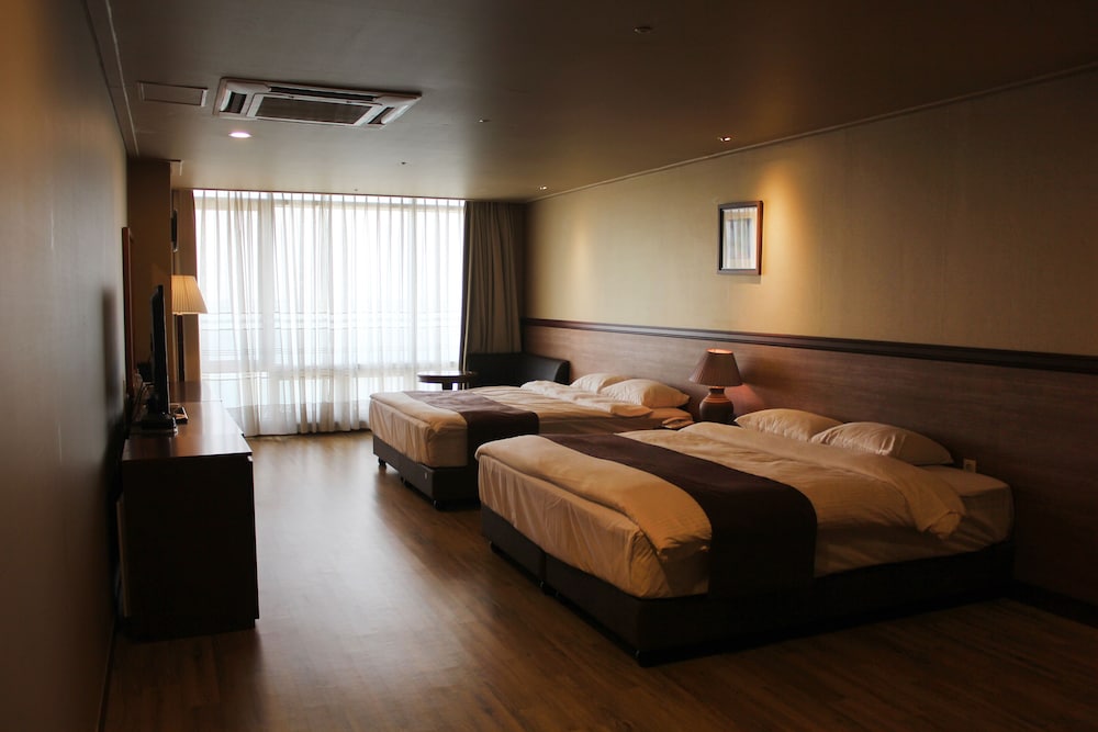 Deluxe Ocean Twin Room - Photo 3