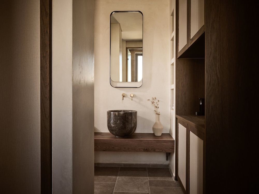 Superior Suite with Private Pool and Sea View - Photo 4