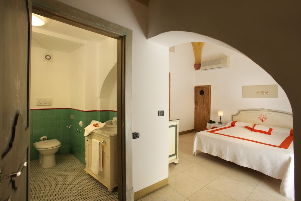 Standard Double Room - Photo 8