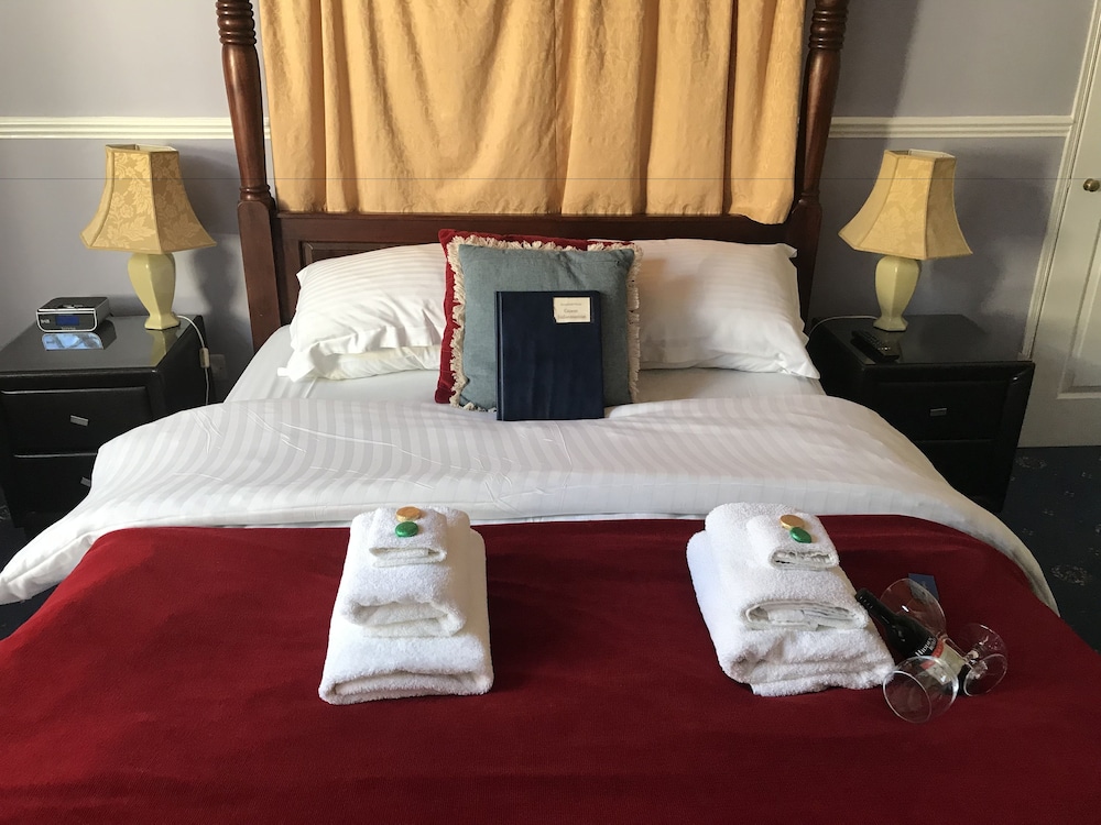 Four Poster Room photo 2