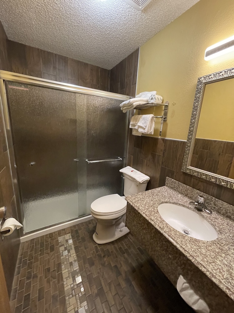 Suite, 1 King Bed - Photo 2