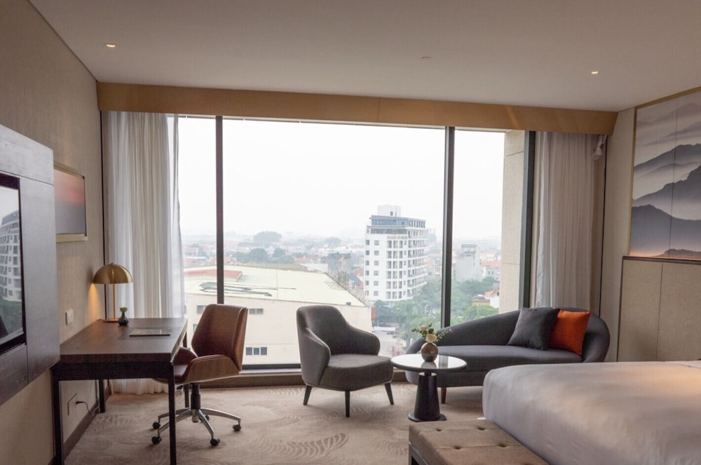 Standard Room, 1 King Bed, Accessible photo 3