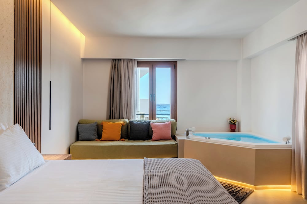 Deluxe Suite, Balcony, Partial Sea View photo 1
