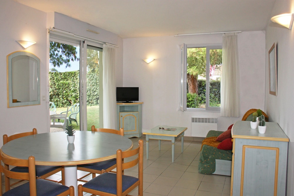 Apartment, 3 Bedrooms - Photo 6