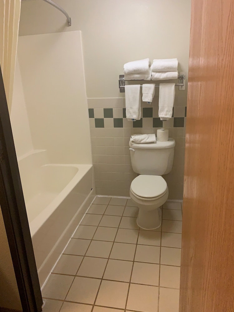 Deluxe Suite, 1 King Bed, Non Smoking - Photo 7