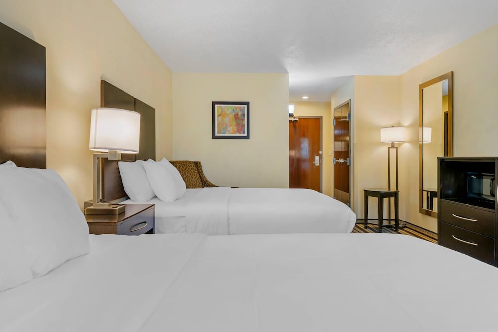 Superior Room, 2 Queen Beds, Non Smoking photo 2
