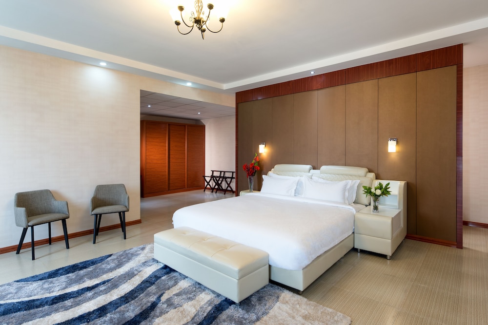 Suite, Pool Access (Diplomat) photo 1