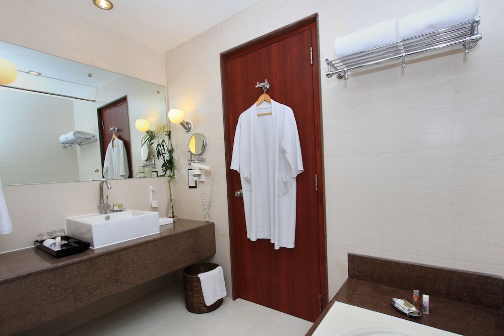 Executive Suite, City View (Executive Suite) - Photo 3