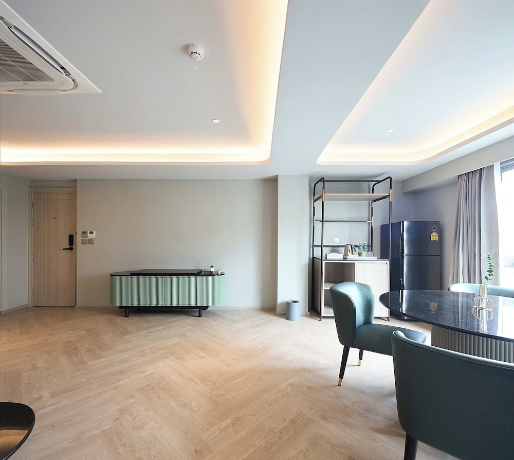 The Path Suite photo 3