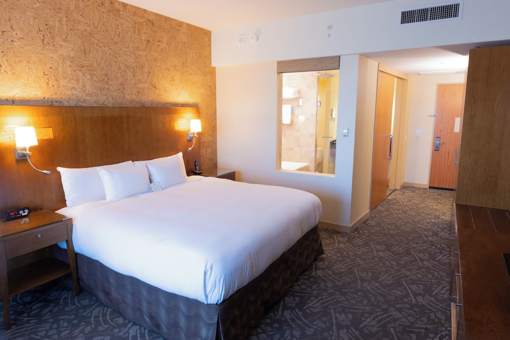 Executive Room, 1 King Bed (Executive King) - Photo 4