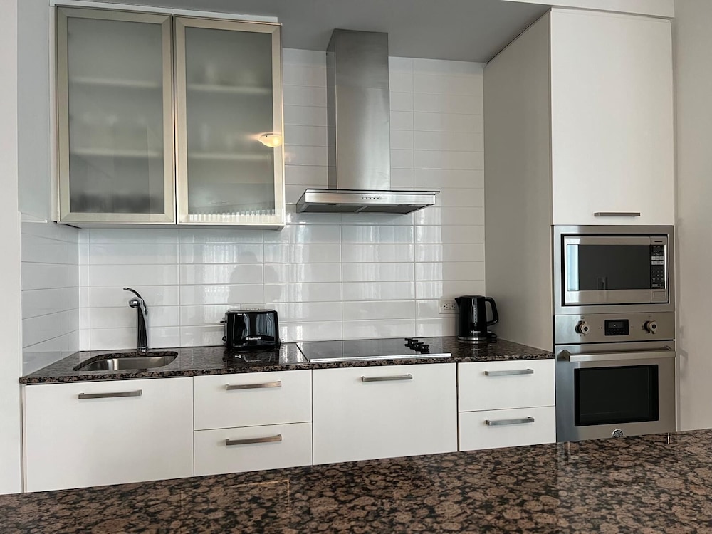 Superior Suite, 2 Bedrooms, City View thumbnail 5