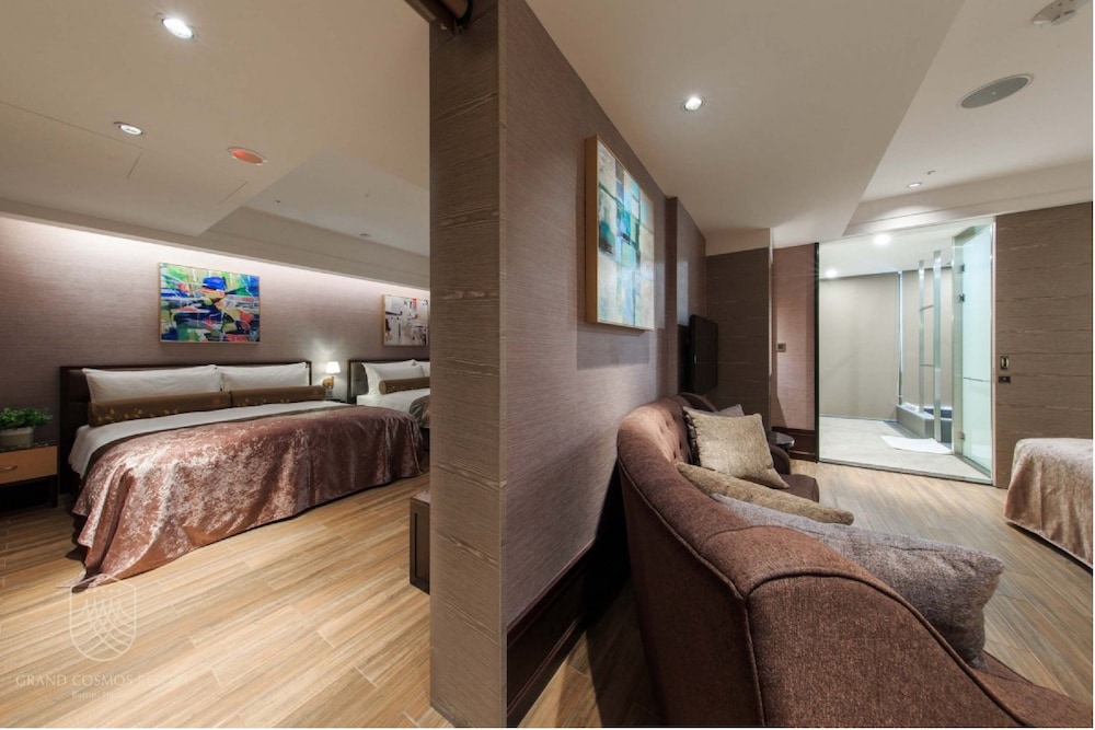 Mansion Grand Deluxe Quad Room photo 2