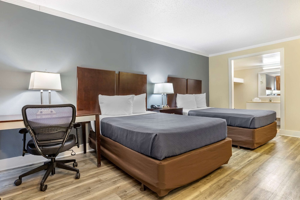 Standard Room, 2 Double Beds, Non Smoking - Photo 1