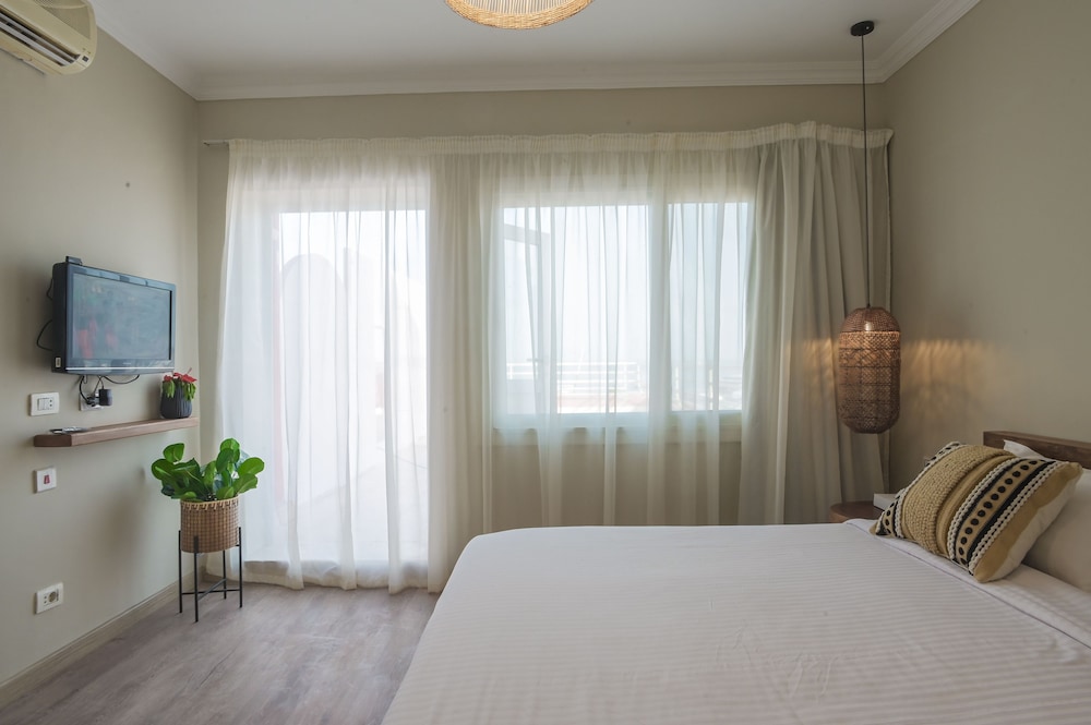 Deluxe Room, Patio, Sea View - Photo 2