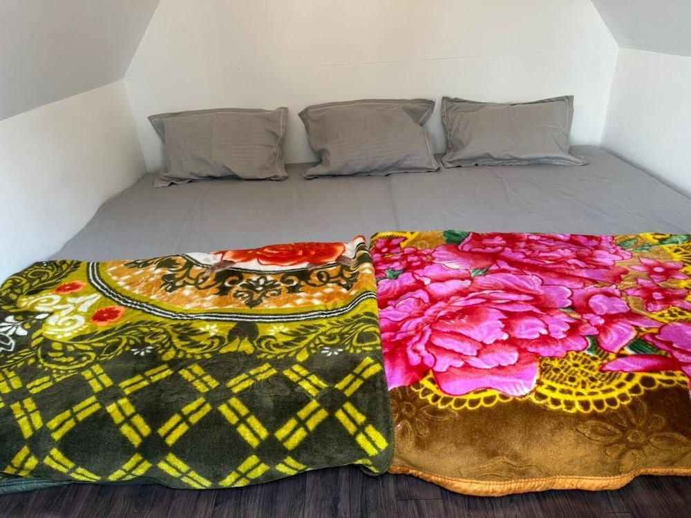 Basic Double Room, Mountain View photo 1