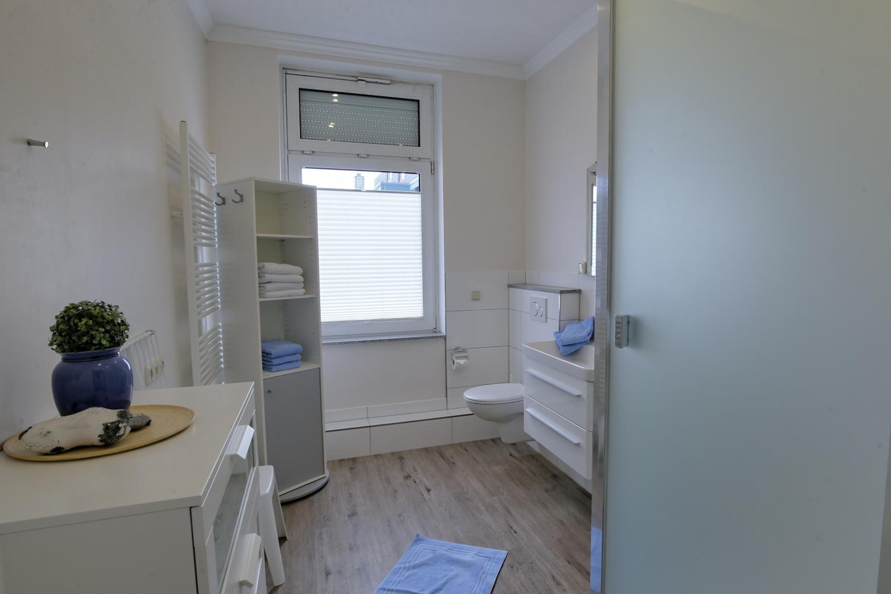 Apartment 104 - Photo 2