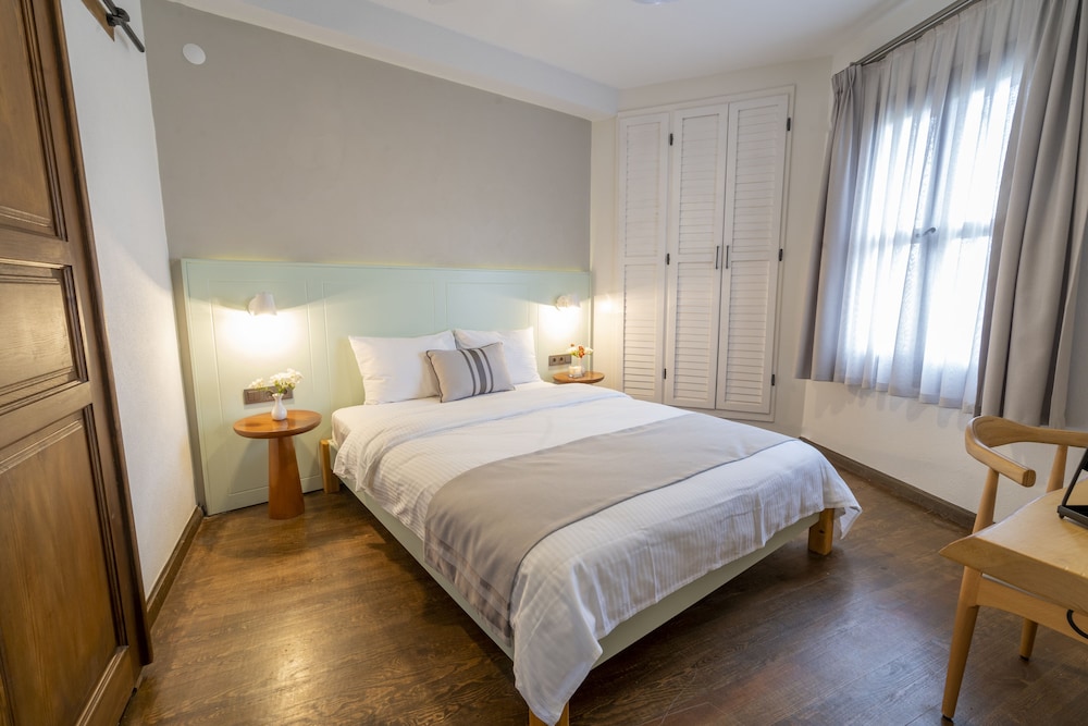 Deluxe Room, Balcony