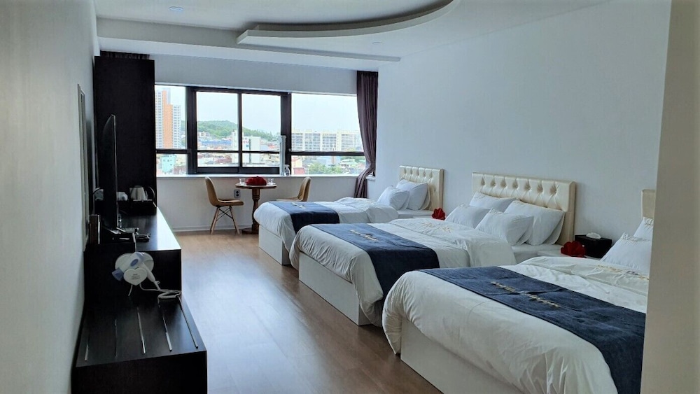 Deluxe Triple Room - Photo 11