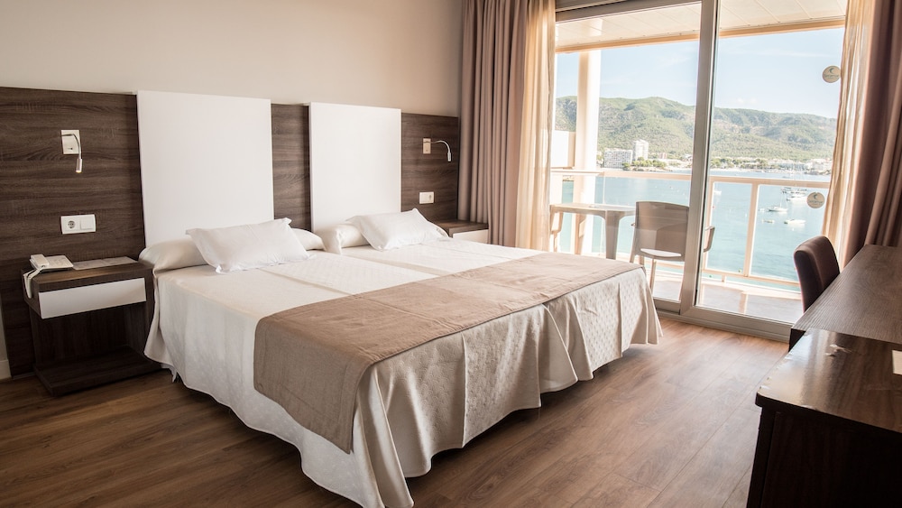 Standard Double Room, Balcony, Sea View (2 adults + 1 child)