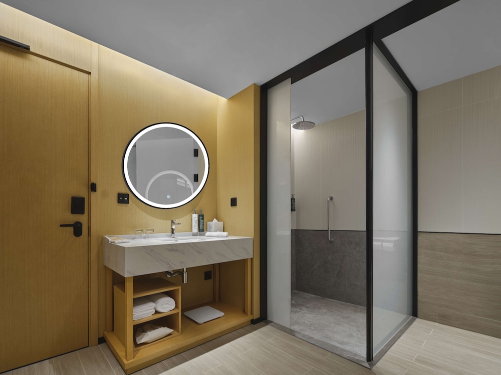 Room, 2 Twin Beds thumbnail 5
