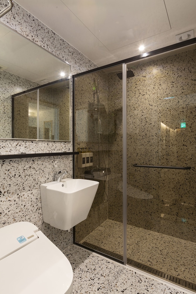 Standard Twin Room (Lounge Access) - Photo 4