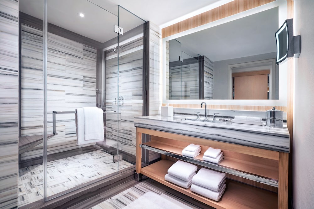 Fantasy King Strip View