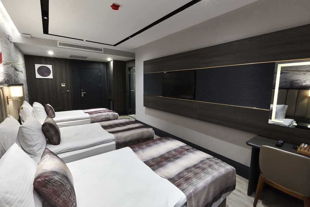 Standard Room, 3 Twin Beds photo 3