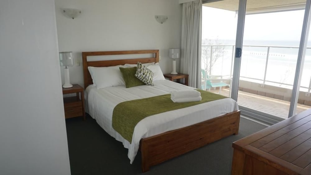 Superior Apartment, 2 Bedrooms, Non Smoking, Kitchen (Absolute Beachfront 2N) photo 2