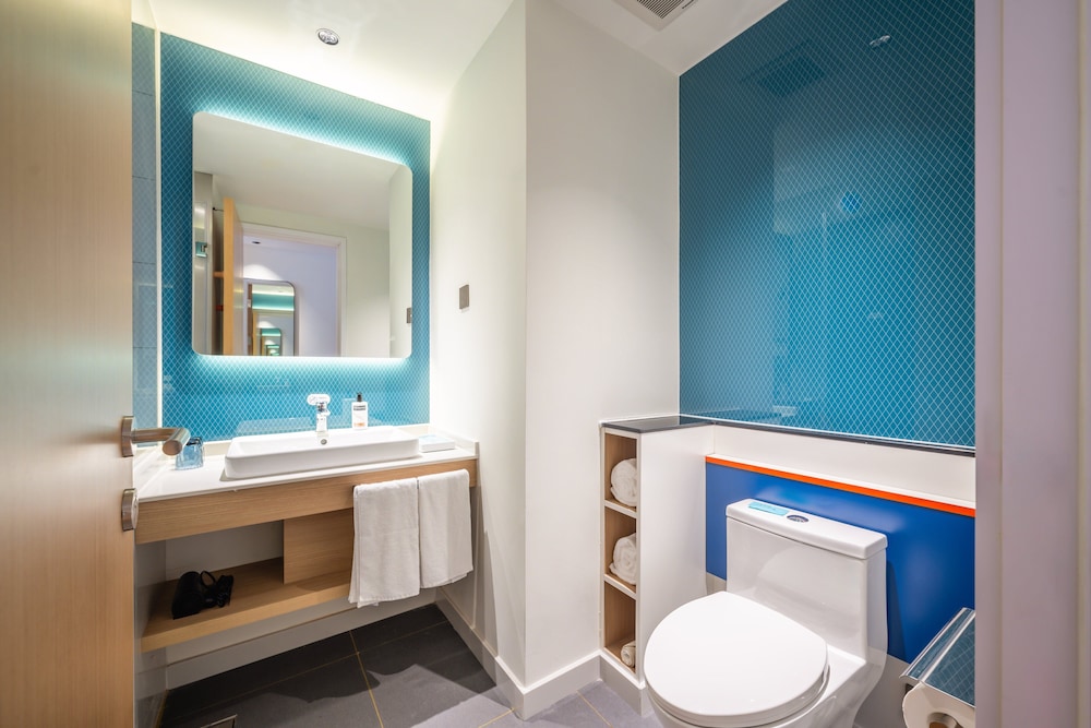 Standard Room, Multiple Beds (Extra Floor Space) photo 3