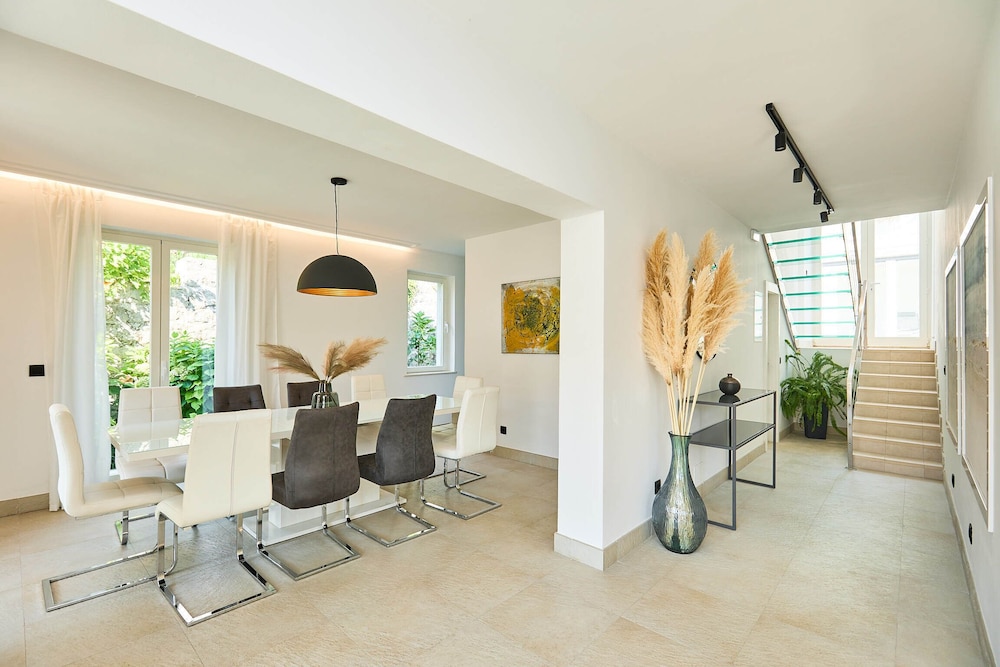 Villa (5 Bedrooms)