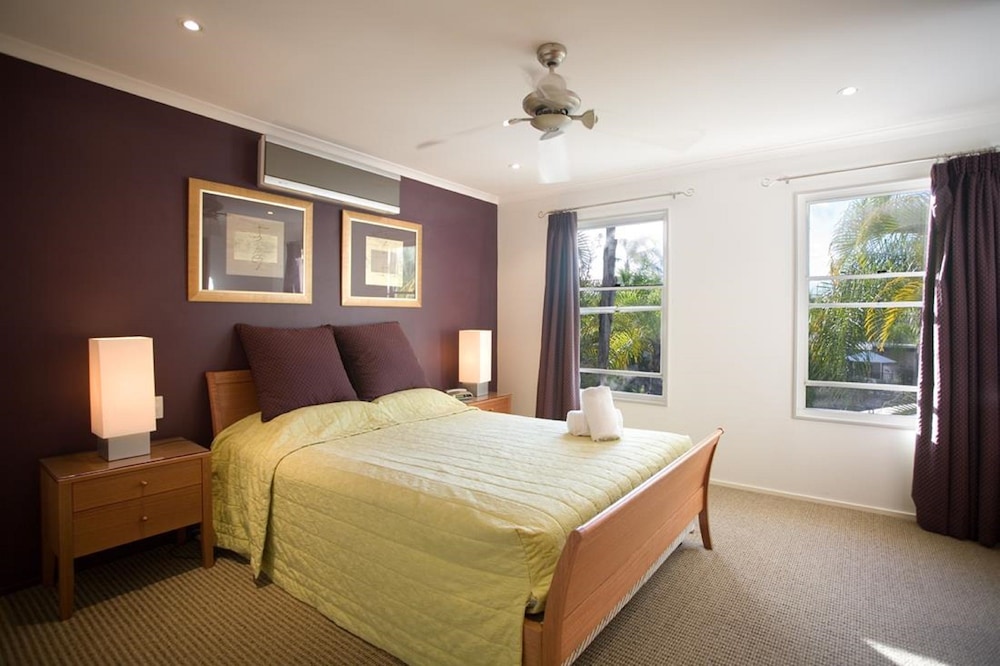 2 Bedroom Standard Waterfront Upstairs (Internal Stairs) photo 3