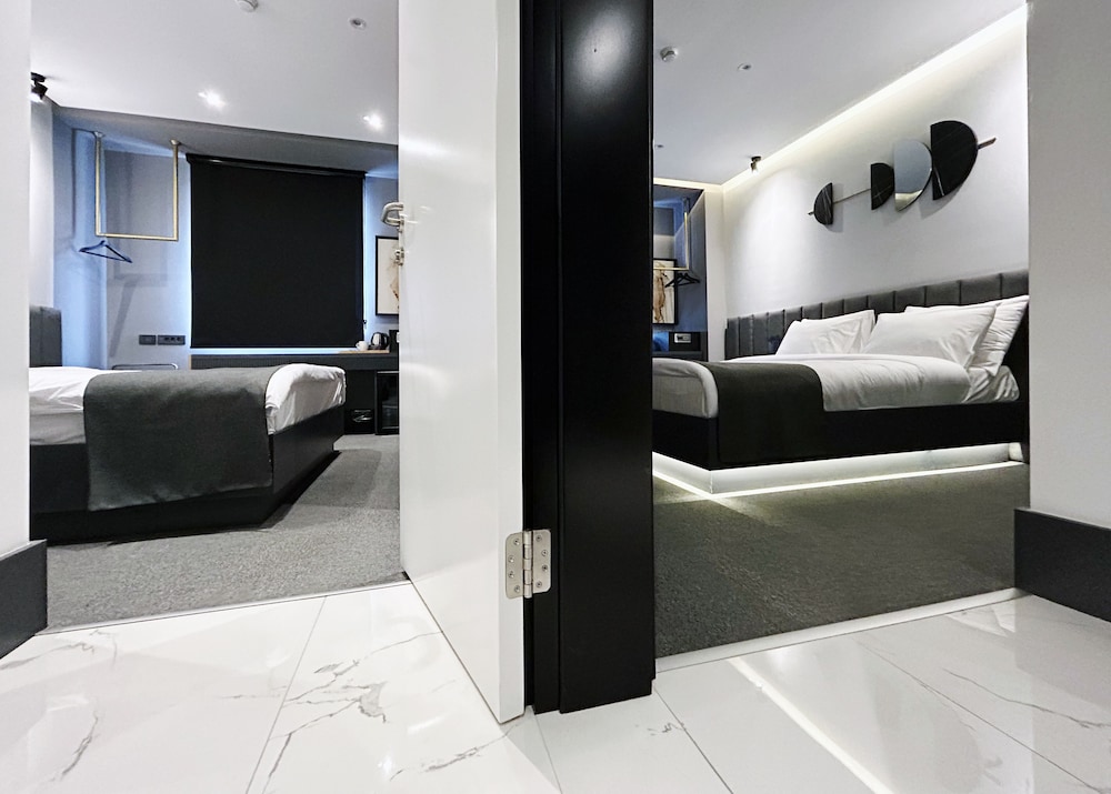 Family Room photo 1