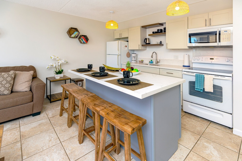 High Floor Ocean View Condo w/ 2 Beds and Parking: Family Condo, 1 Bedroom, Air conditioning, Ocean View (0062) photo