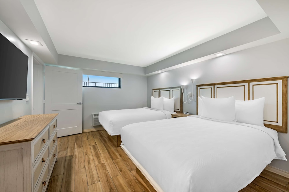 Suite, 2 Double Beds, Kitchen, Poolside (with Sofabed, Ground Floor) - Photo 11