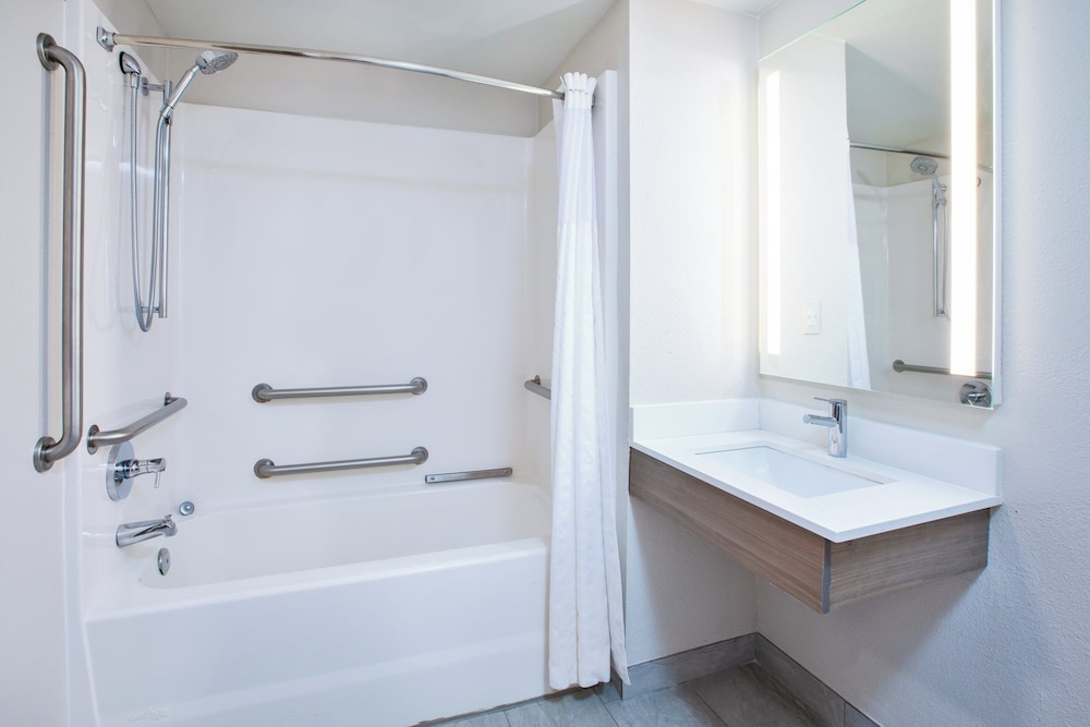 Suite, 1 King Bed, Accessible (Communications, Accessible Tub) - Photo 2