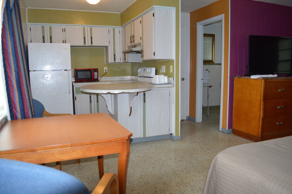 Room, 2 Double Beds, Kitchenette photo 2