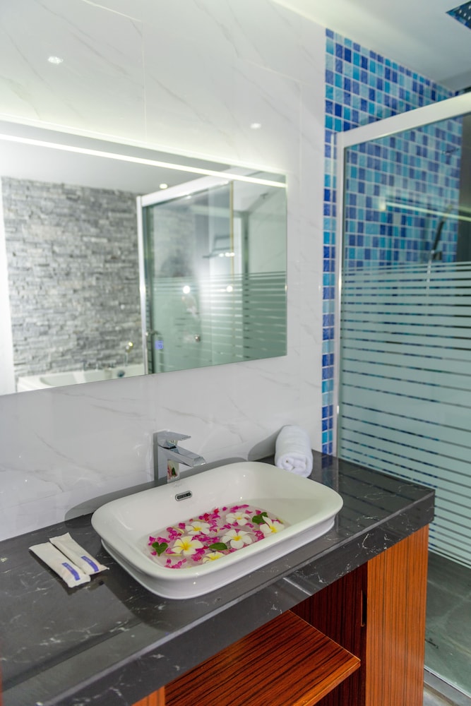Deluxe Double Room - Photo 25