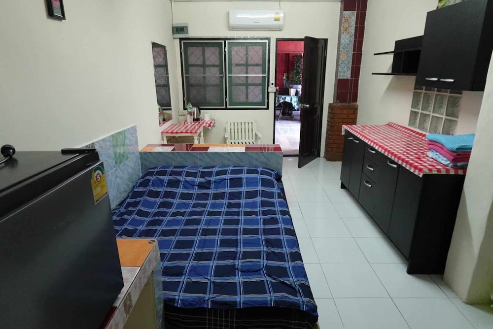 Basic Apartment photo 1
