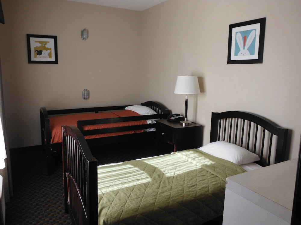 Suite, 1 Bedroom (1 King, 2 Twin Beds) photo 1