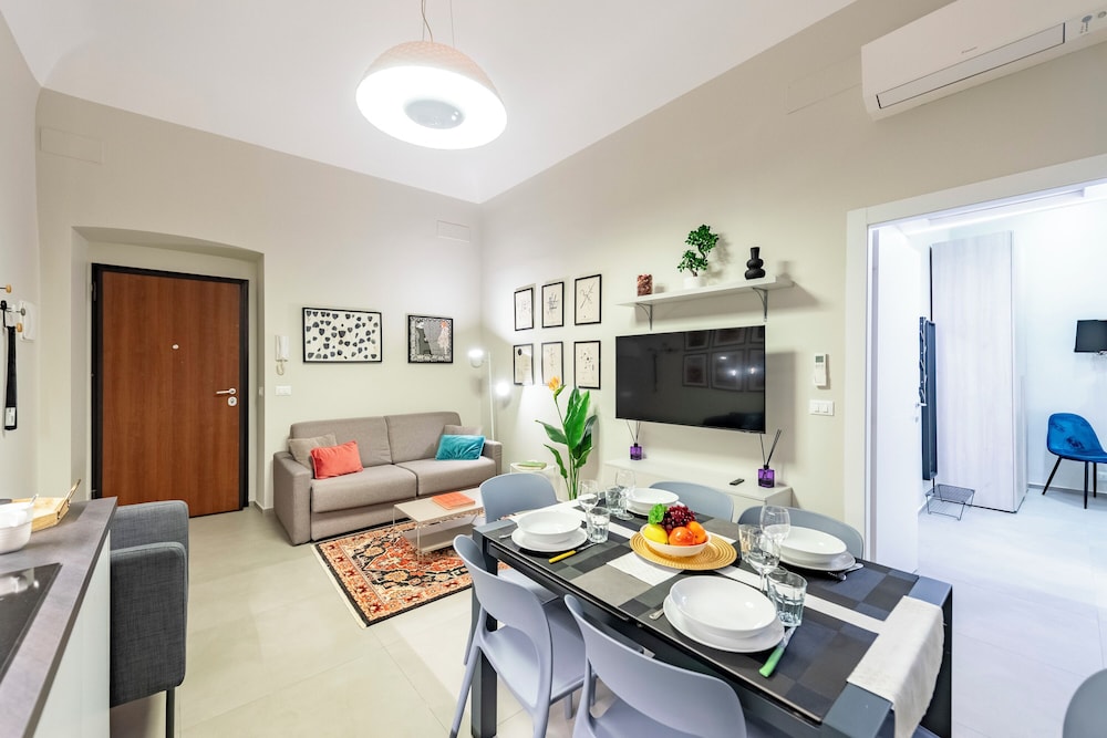 Standard Apartment, 3 Bedrooms, 2 Bathrooms (Lovely Flat In Genova Historic Center)
