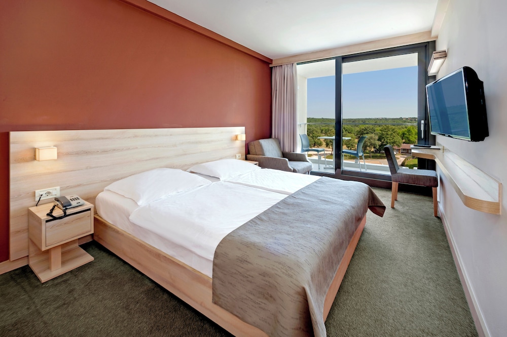Classic room with balcony park side - extra bed - Photo 1