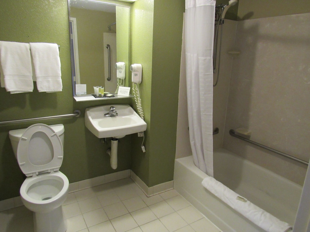 Room, 2 Queen Beds, Non Smoking - Photo 13