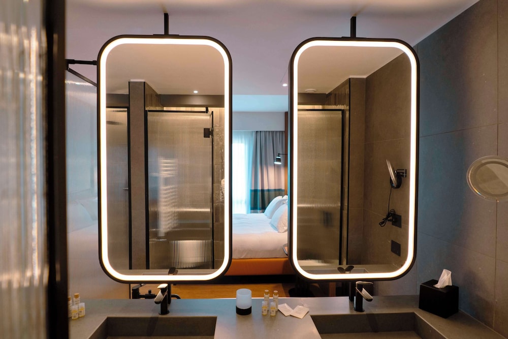 Suite, 2 Bedrooms - Photo 14