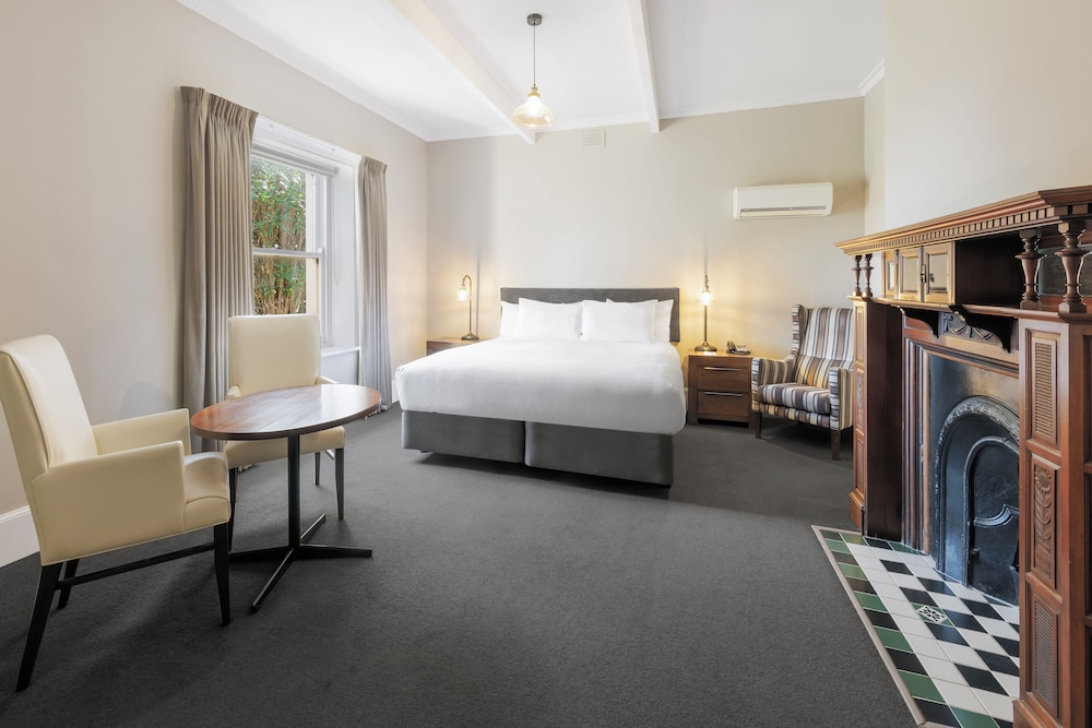 Luxury Room, 1 King Bed (Heritage) photo 2