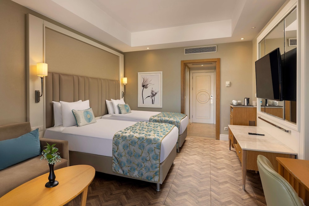 Standard Room with Land View 12+