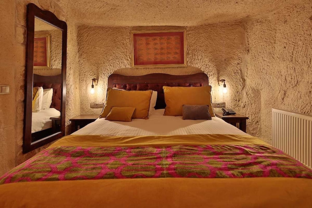 Standard Room, 1 Queen Bed, Courtyard Area photo 2