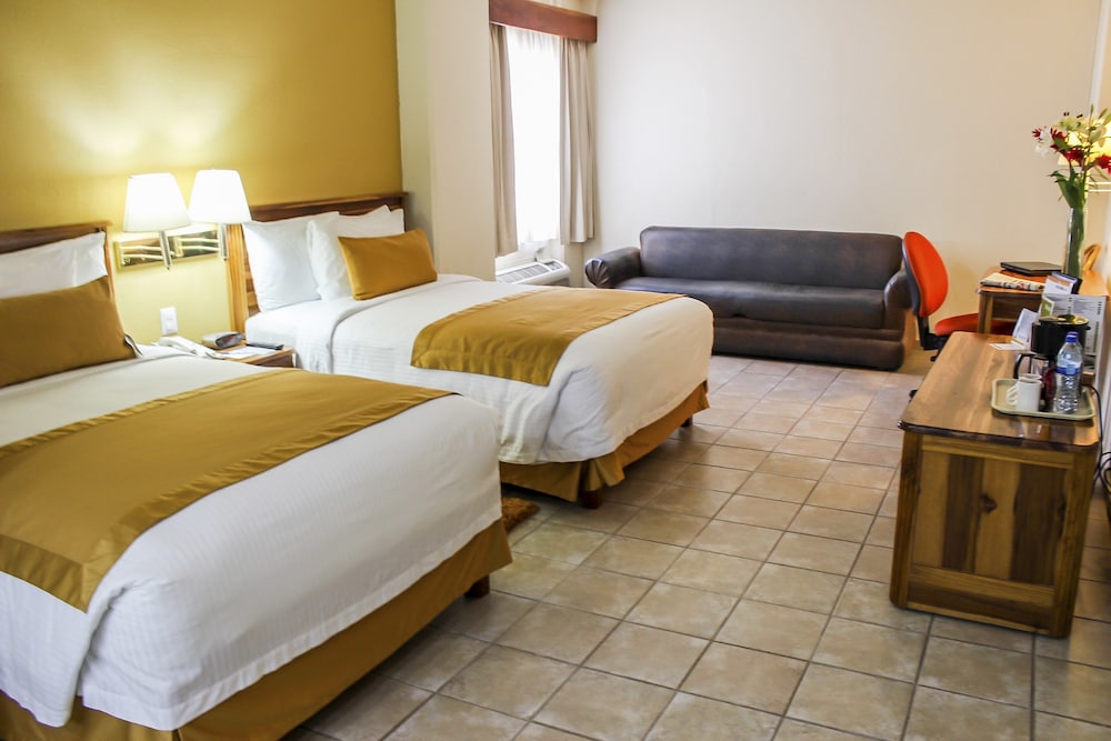 Suite, 2 Double Beds, Non Smoking - Photo 3