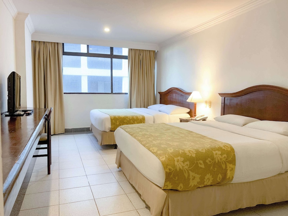 Family Room, 2 Double Beds, Non Smoking - Photo 1