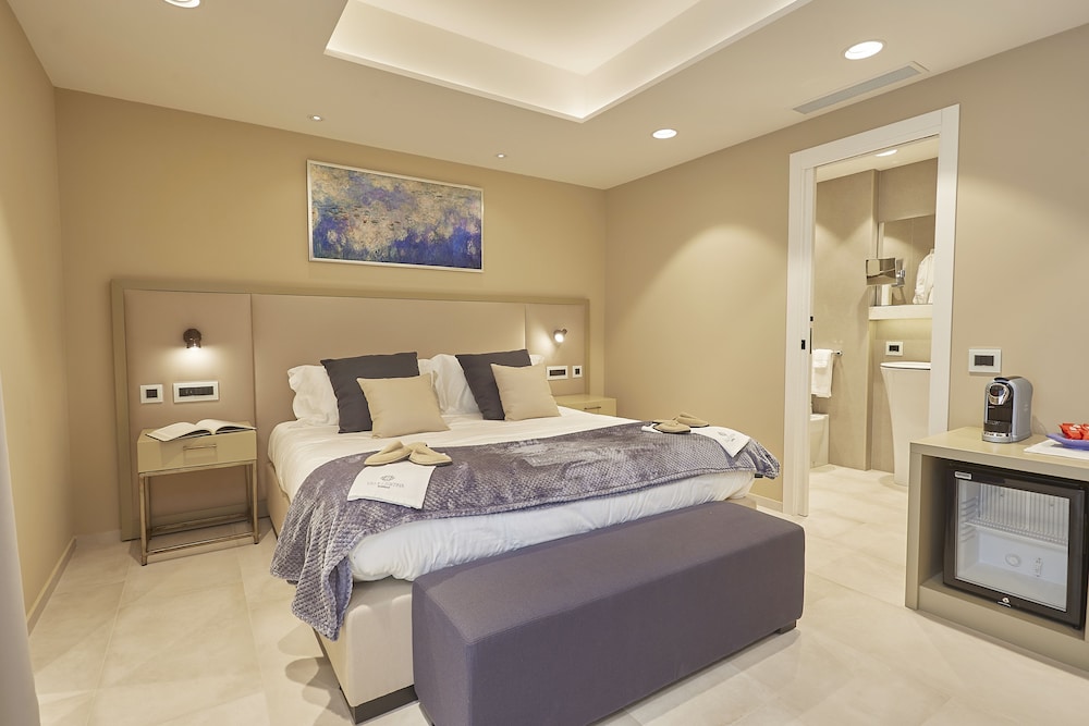 Deluxe Double Room, Garden View