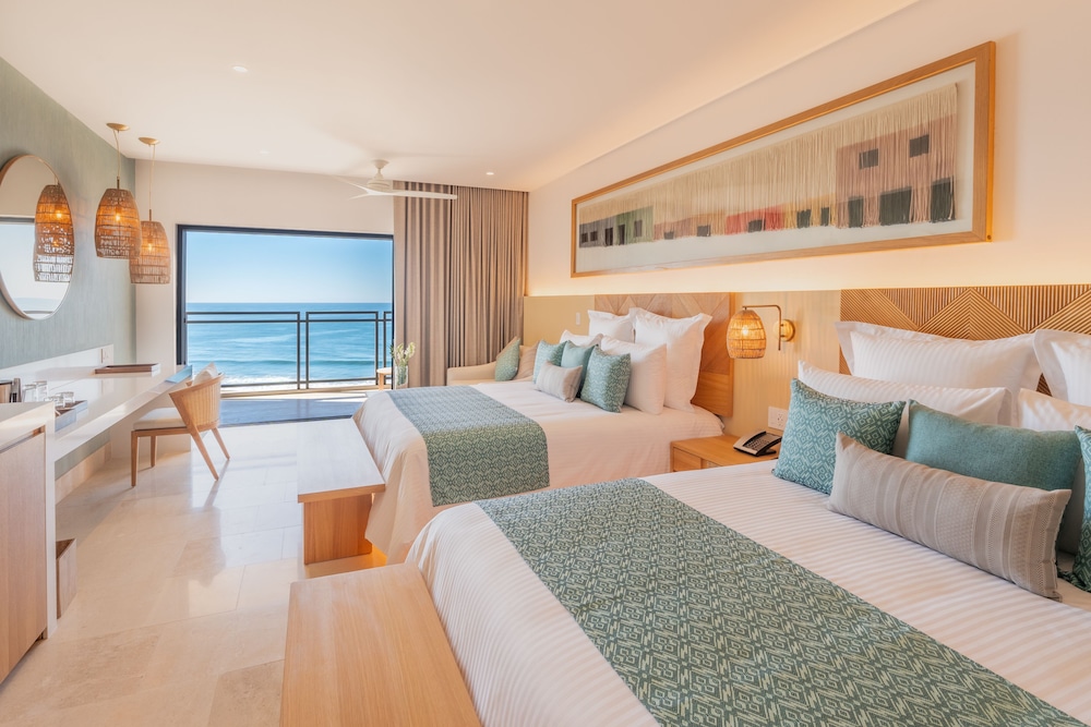 Preferred Club Junior Suite Ocean Front Dbl - Photo 2